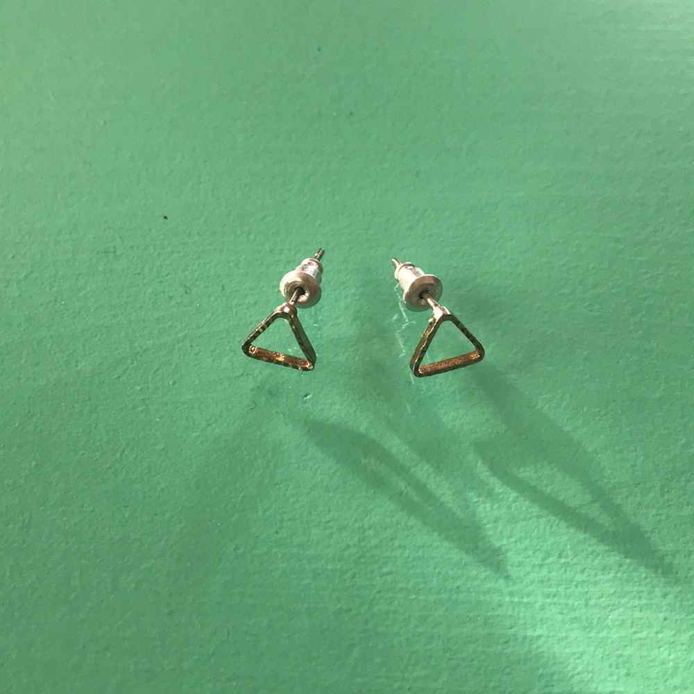 Triangle stud earrings - Picture 2 of 2